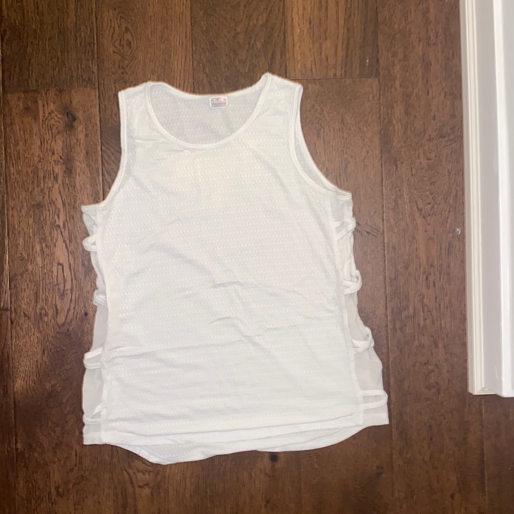 White athletic top, from sportchek
